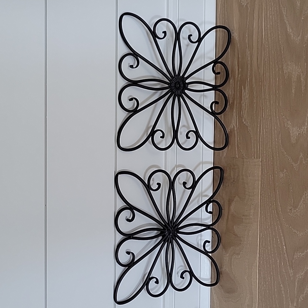 Metal wall decor 12"square